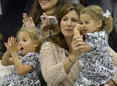 Mirka-Federer-watches-husband-Roger-Federer-with-her-twin-daughters-Myla-Rose-Charlene-Riva.jpg